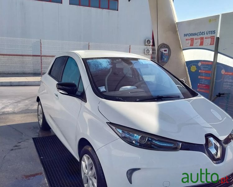 2015' Renault Zoe photo #3