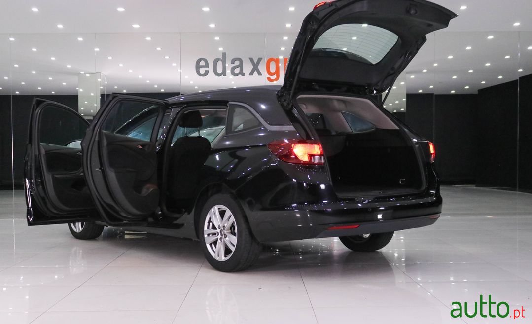 2017' Opel Astra Sports Tourer photo #5