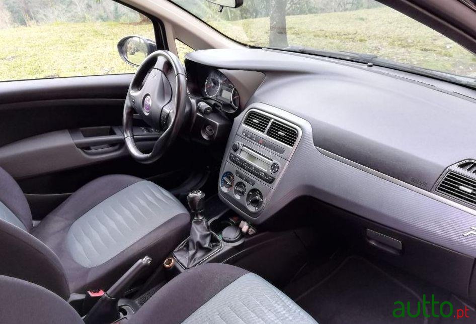 2009' Fiat Punto 90Cv Comercial photo #3