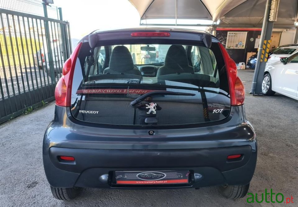 2009' Peugeot 107 photo #6