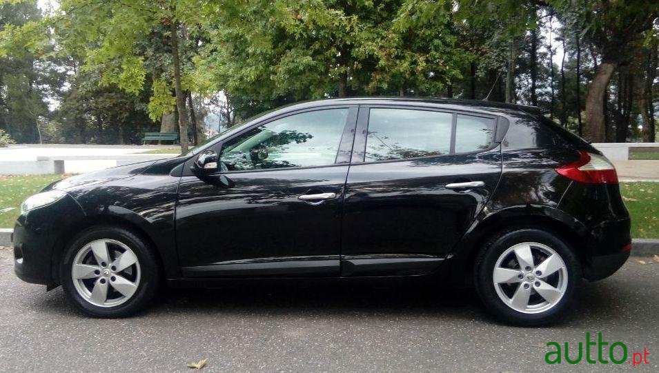 2009' Renault Megane photo #2