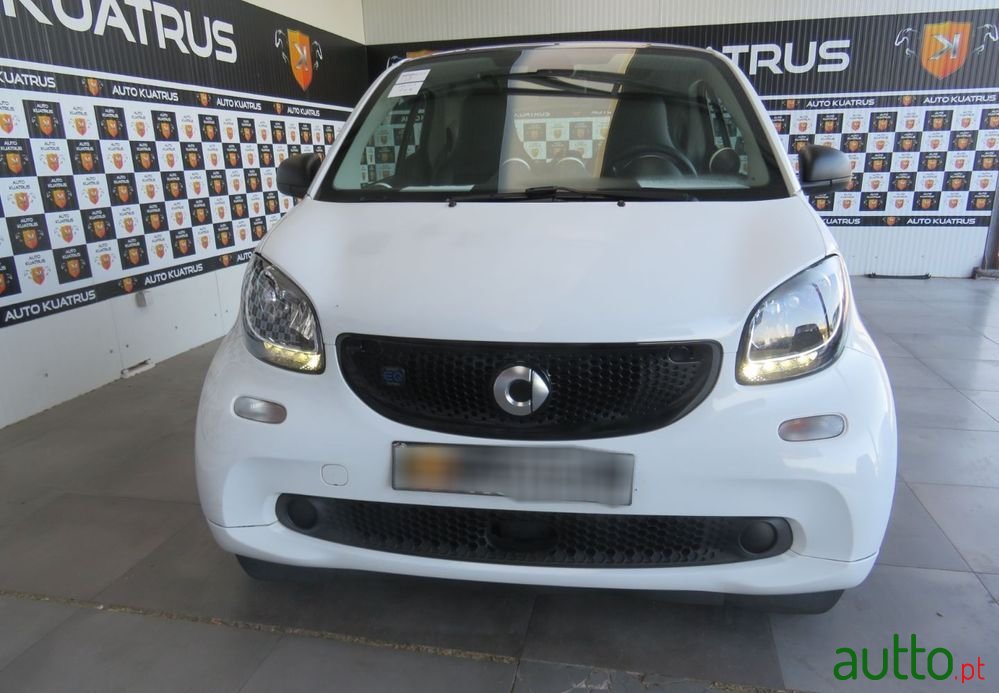 2019' Smart Fortwo photo #2