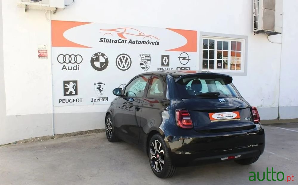 2022' Fiat 500e Action photo #6