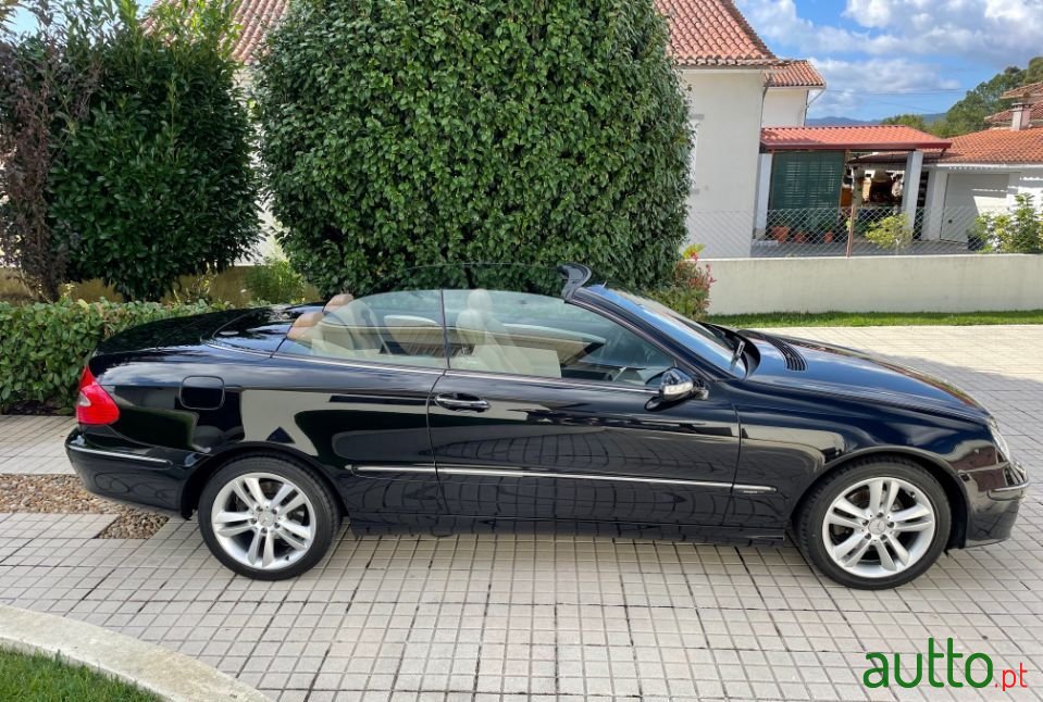 2006' Mercedes-Benz Clk-200 photo #2