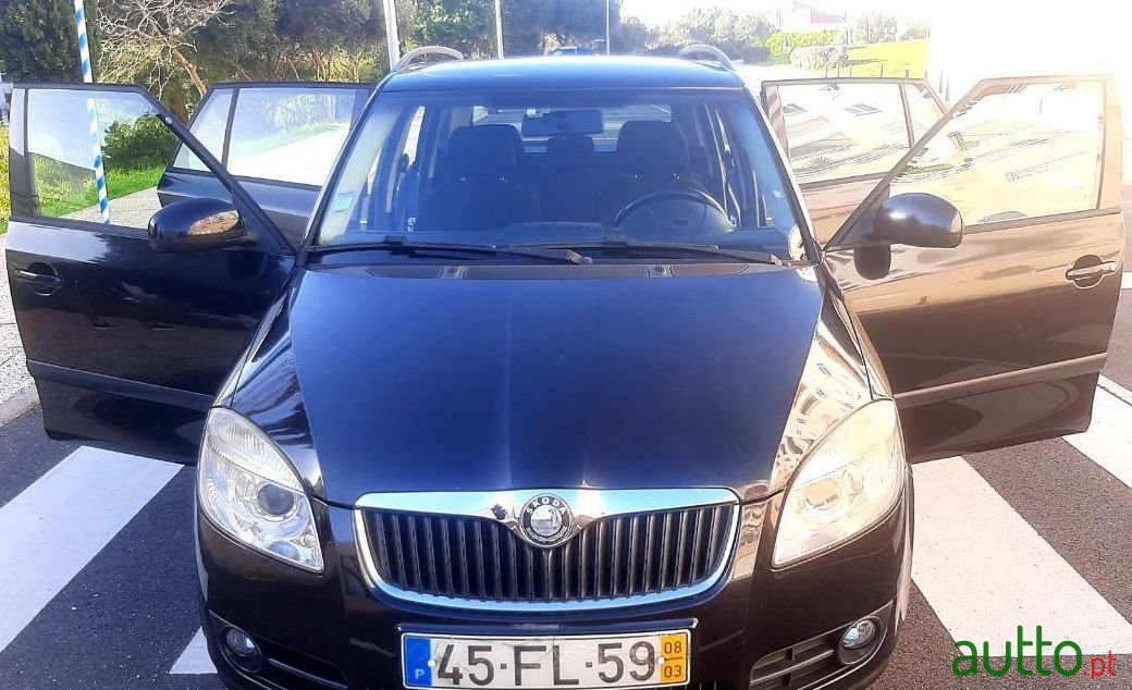 2008' Skoda Fabia Break photo #3