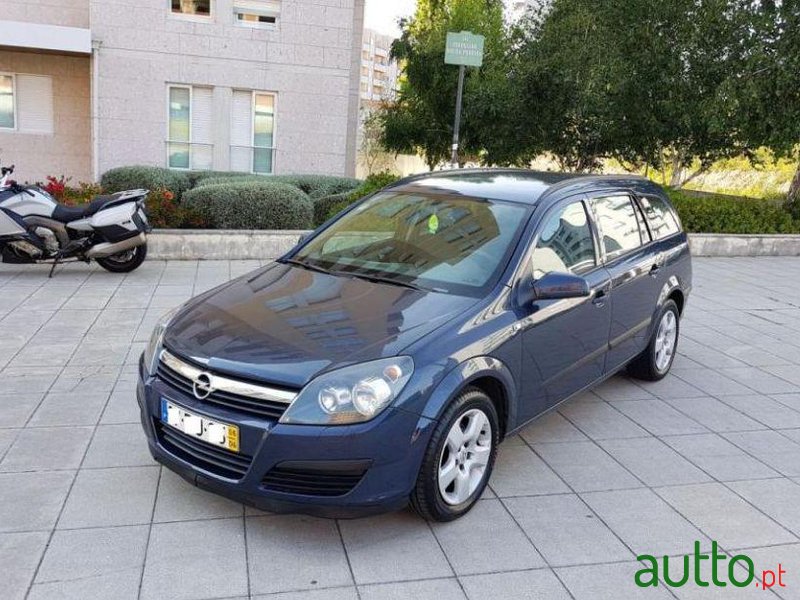 2006' Opel Astra Caravan photo #1