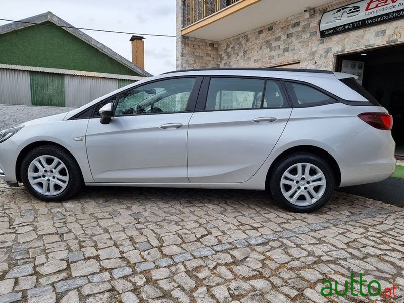 2018' Opel Astra Sports Tourer photo #4