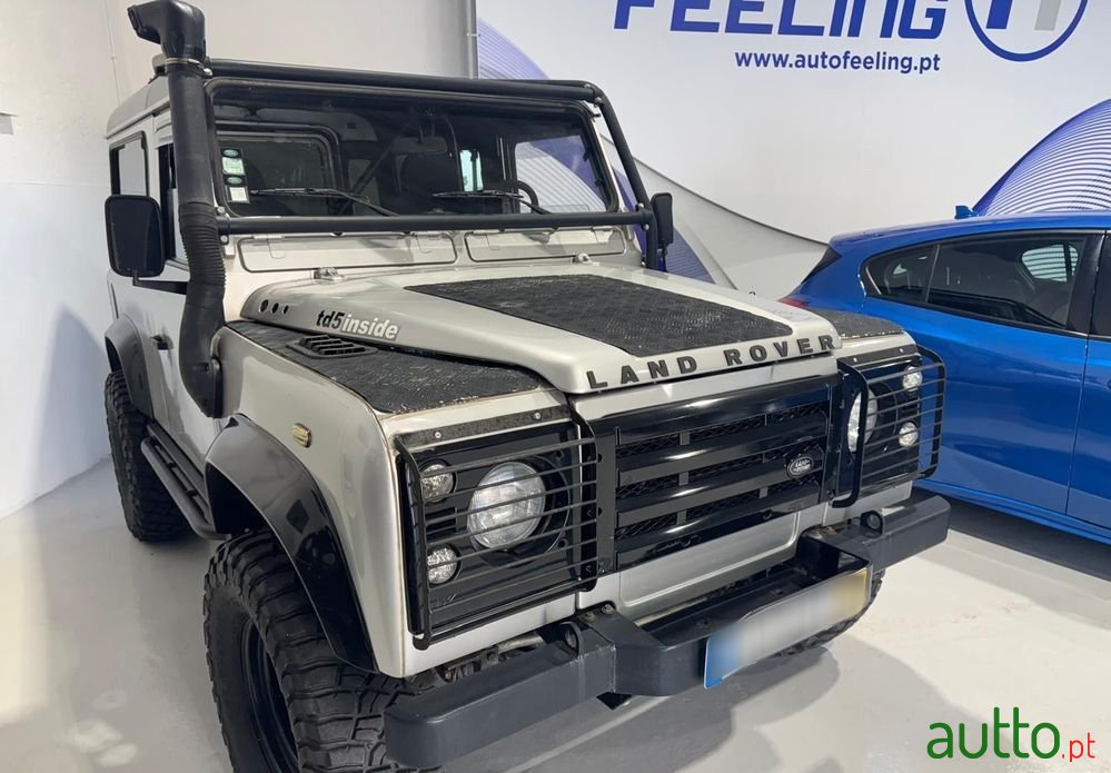 2002' Land Rover Defender photo #1