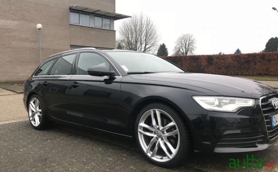 2011' Audi A6 Avant photo #1