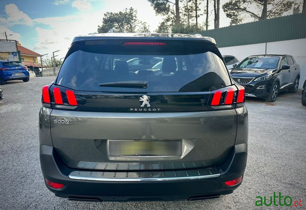 2017' Peugeot 5008 photo #6