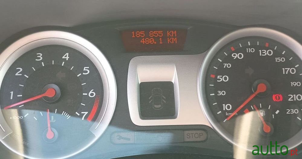 2008' Renault Clio Break photo #5
