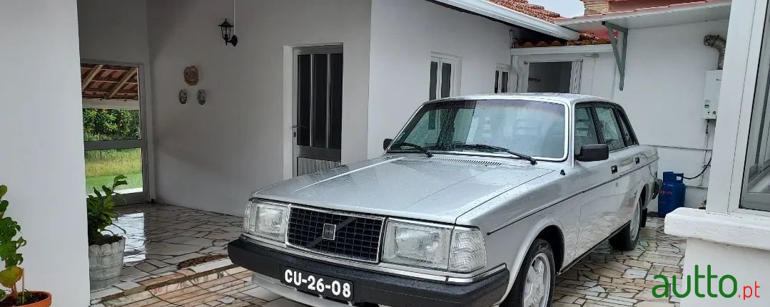 1982' Volvo 244 photo #1