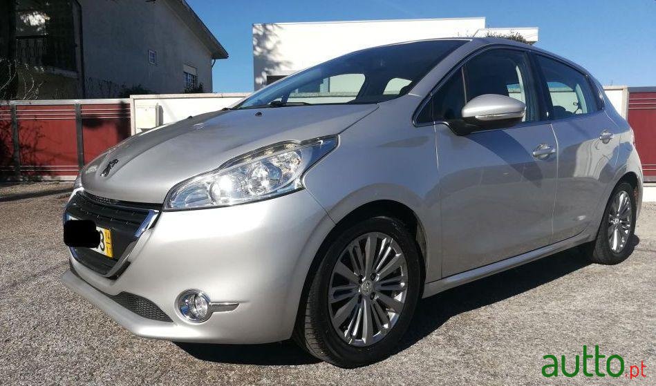 2014' Peugeot 208 Allure photo #3