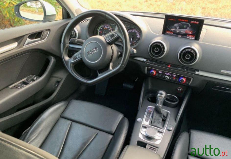 2015' Audi A3 Sportback photo #1