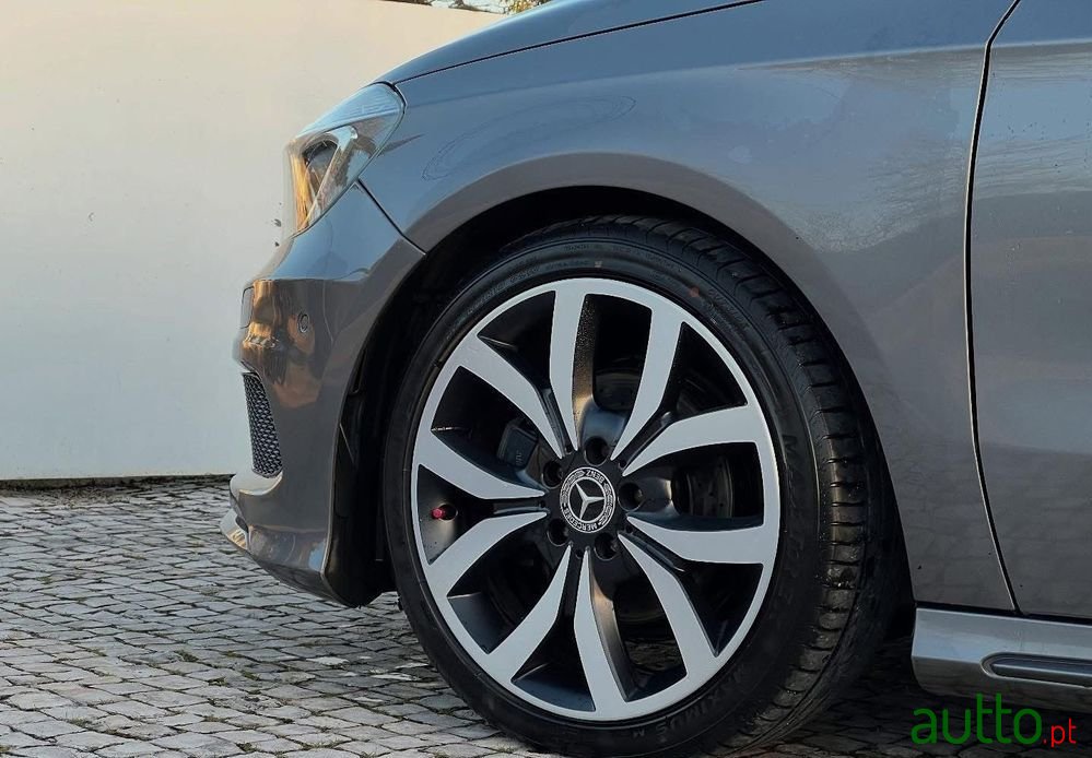 2012' Mercedes-Benz Classe A photo #3