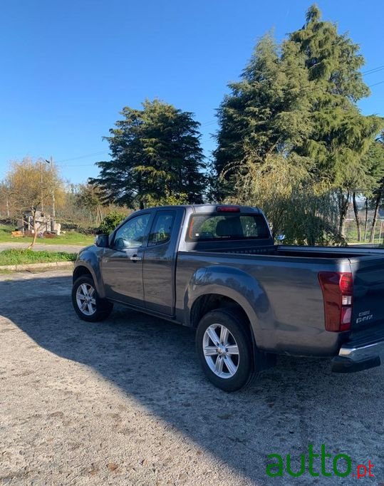 2019' Isuzu D-Max photo #5