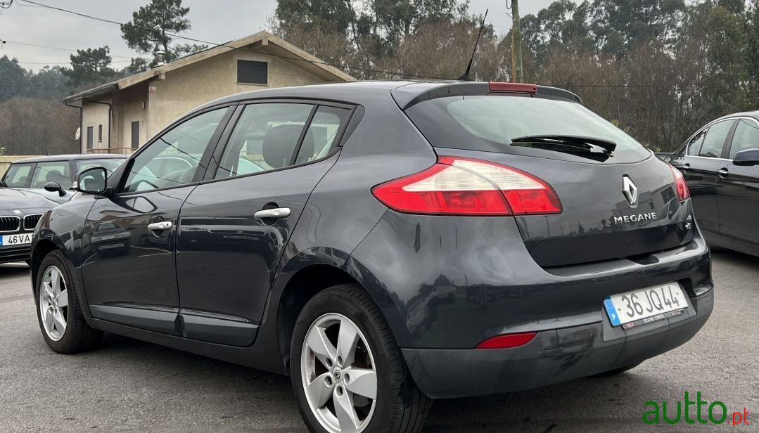 2010' Renault Megane photo #3