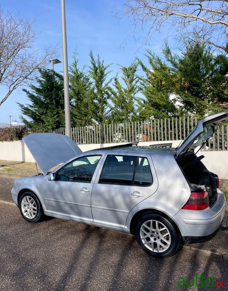 2001' Volkswagen Golf photo #1