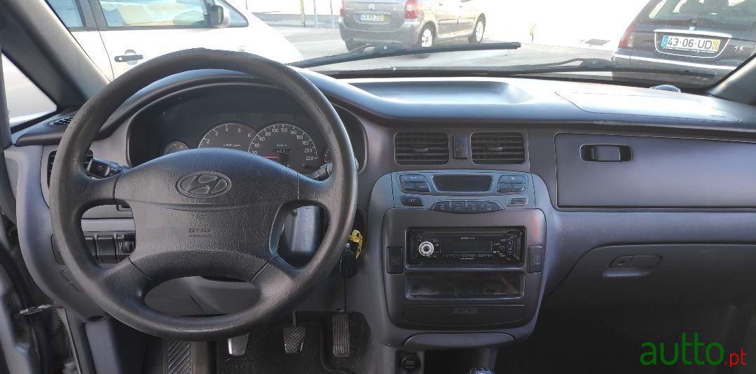 2002' Hyundai Trajet photo #3