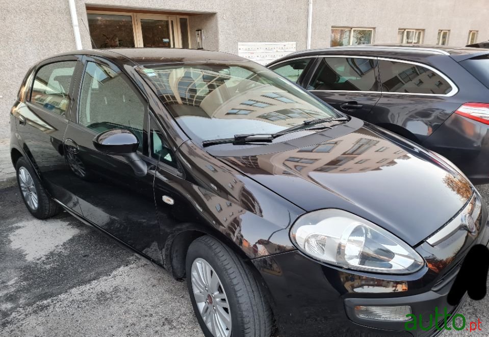 2011' Fiat Punto Evo photo #2