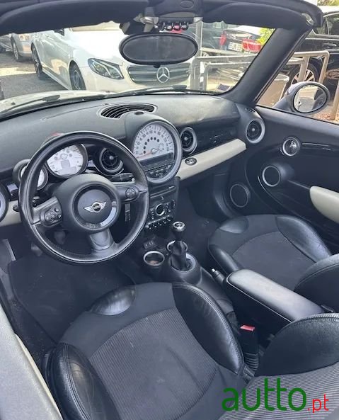 2013' MINI Cooper D photo #4