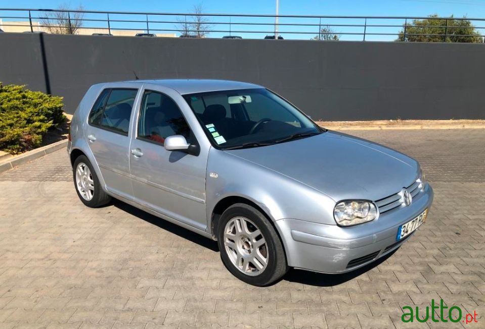 2001' Volkswagen Golf photo #3