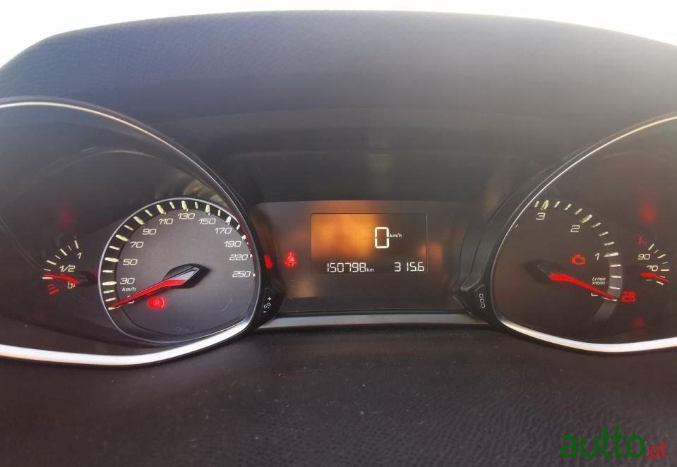 2015' Peugeot 308 photo #4