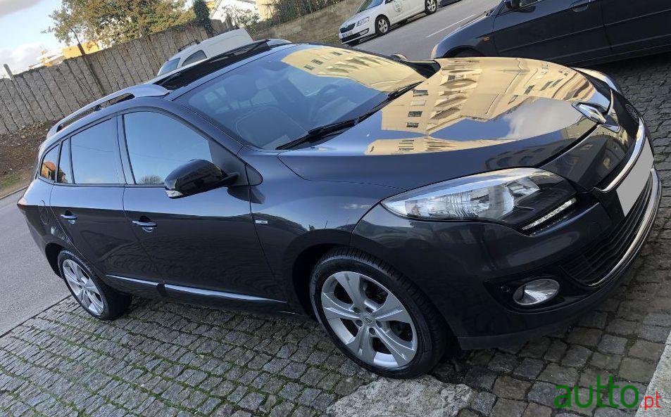 2012' Renault Megane Sport Tourer photo #4