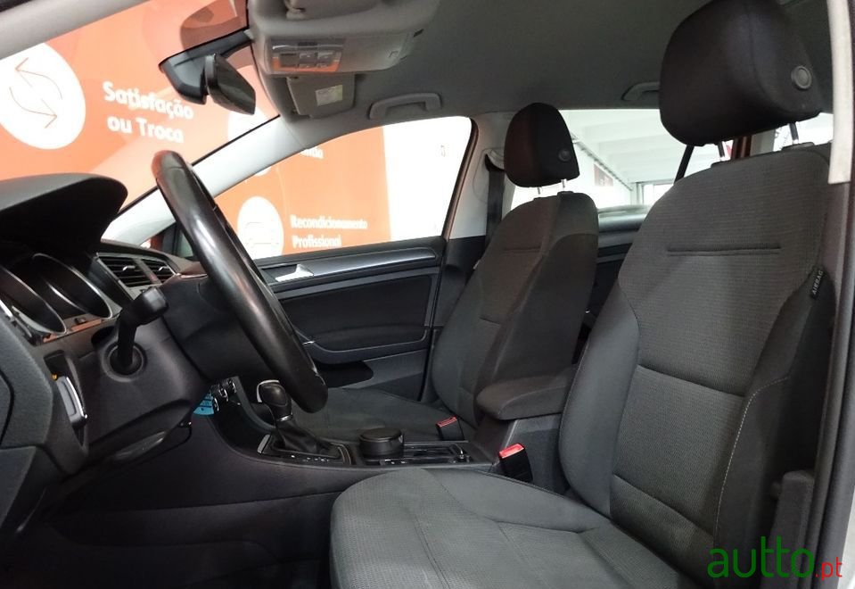 2017' Volkswagen Golf Variant photo #4