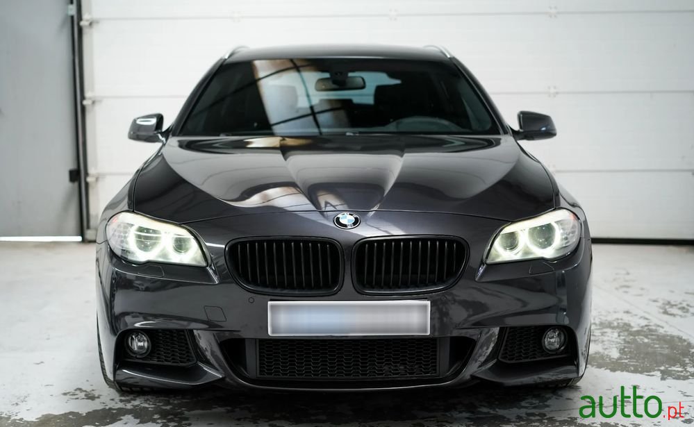 2011' BMW 520 D Pack M Auto photo #5