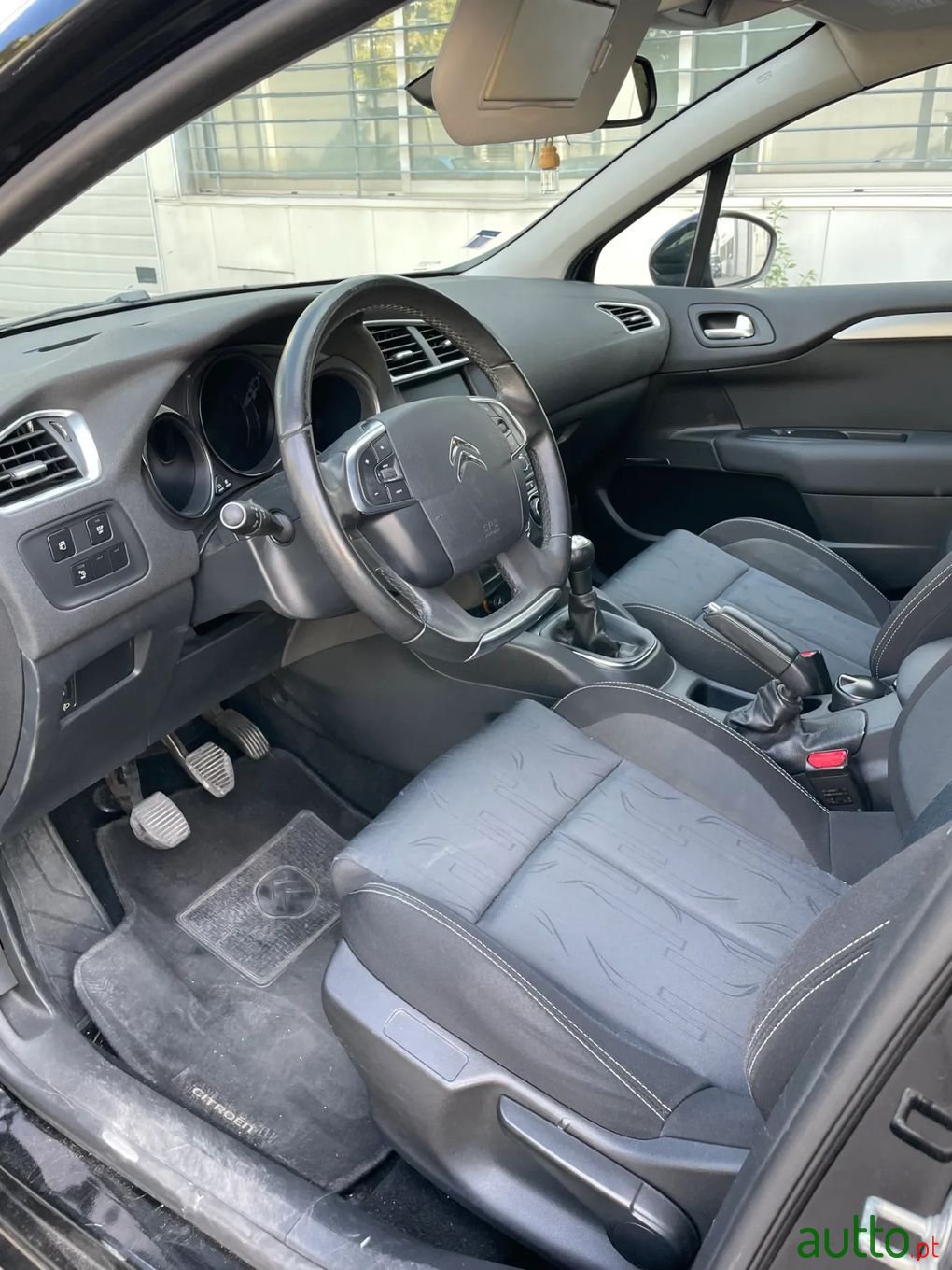 2012' Citroen C4 photo #4