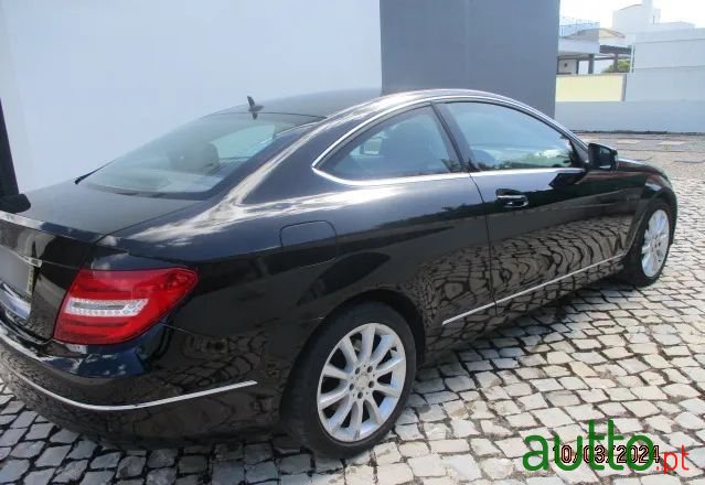 2012' Mercedes-Benz 220 photo #2