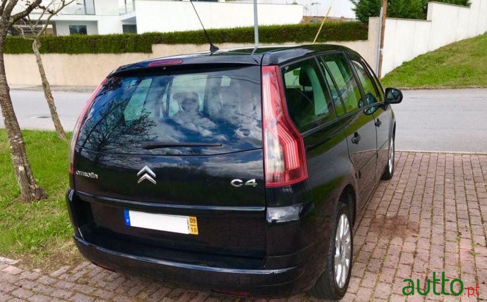 2009' Citroen C4 Grand Picasso photo #2