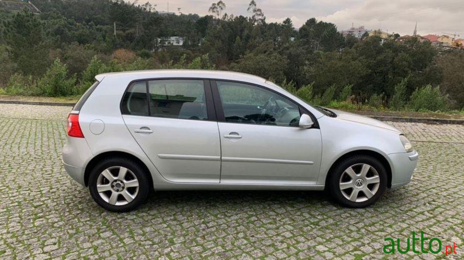 2004' Volkswagen Golf photo #5