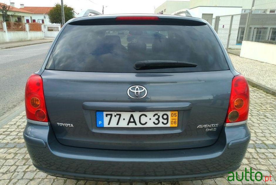 2005' Toyota Avensis Sw photo #3