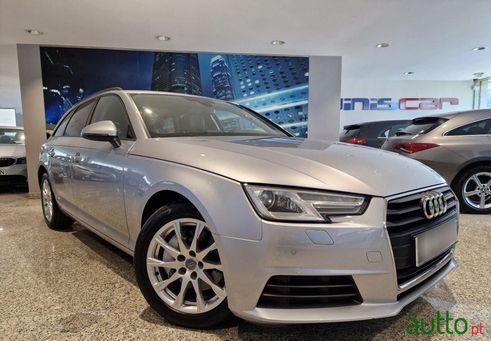 2016' Audi A4 Avant photo #2