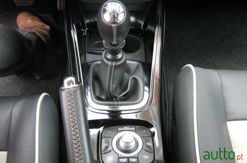 2013' Renault Megane Sport Tourer photo #2