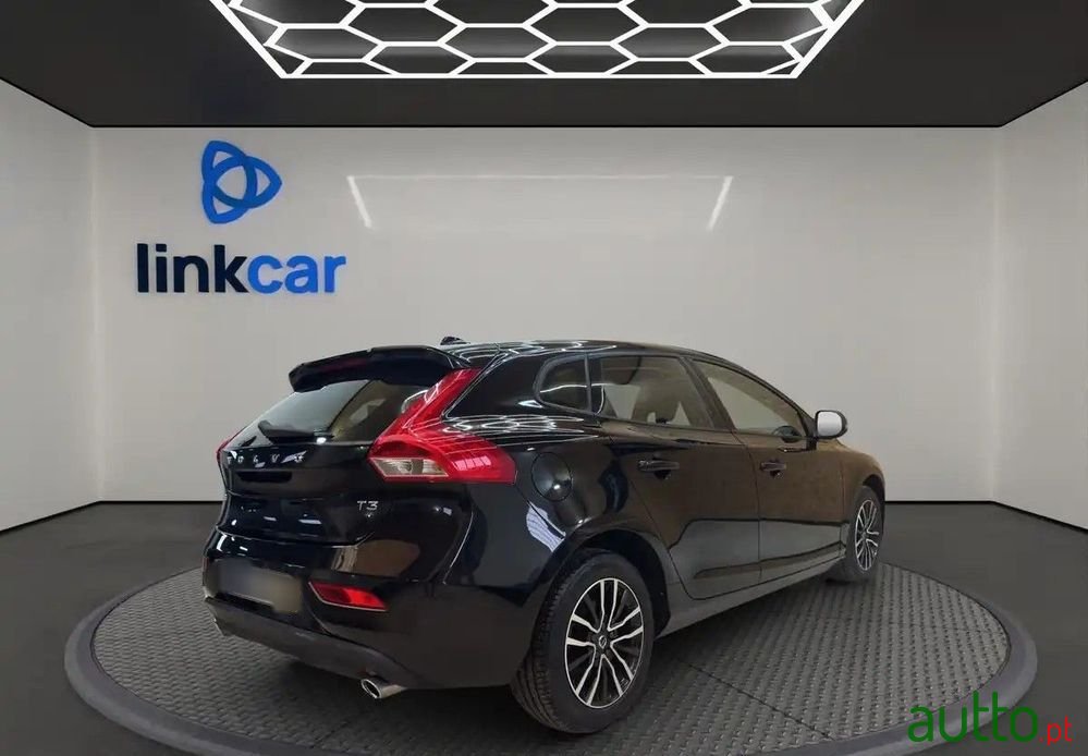 2019' Volvo V40 photo #6