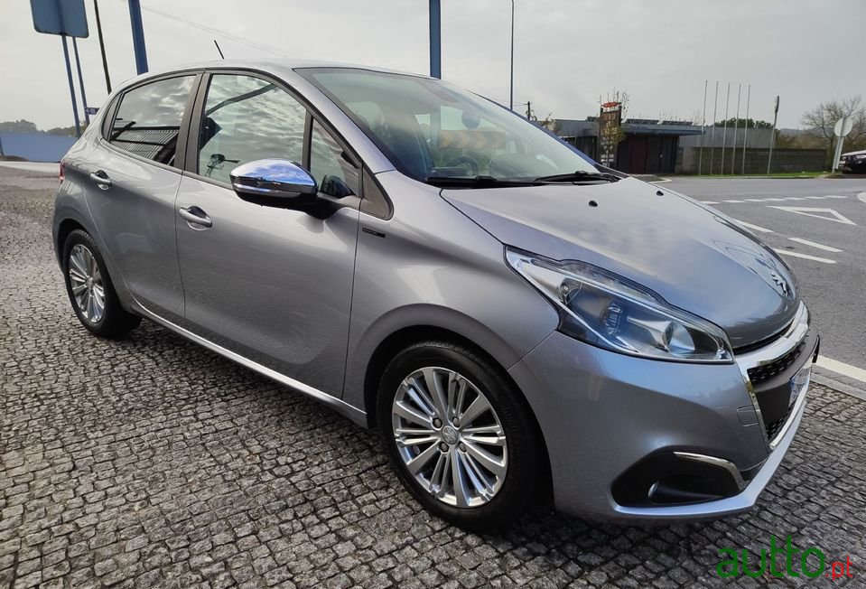 2019' Peugeot 208 photo #2