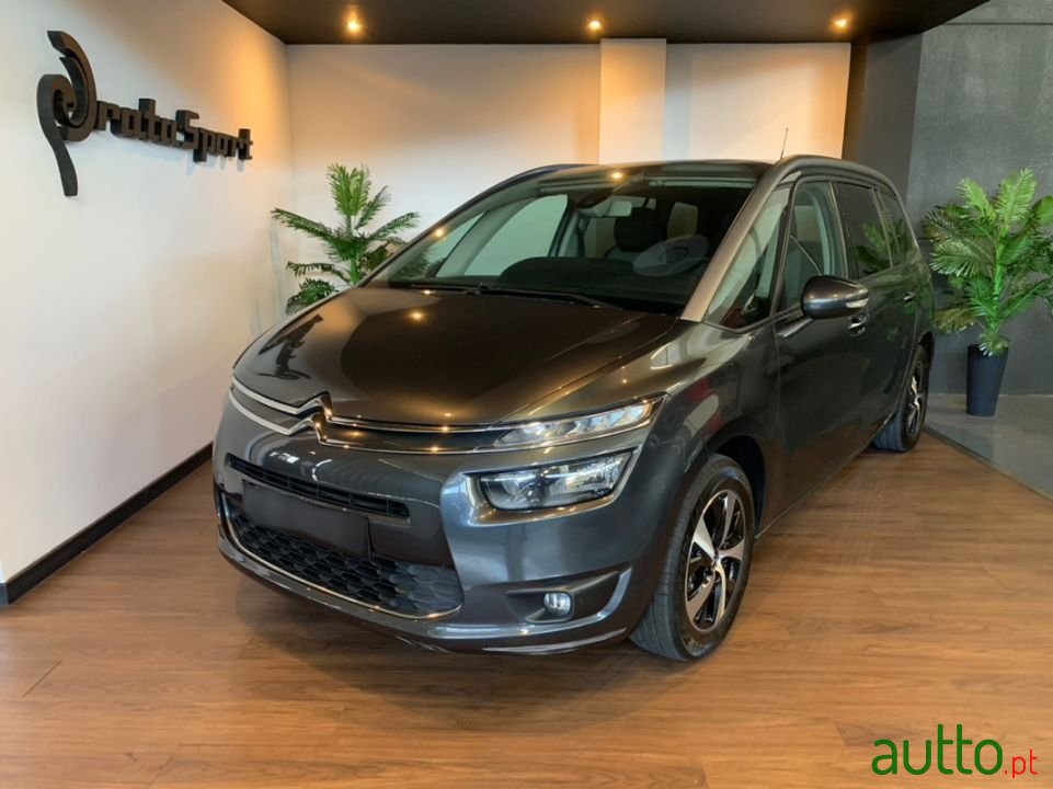 2016' Citroen C4 Grand Picasso photo #1