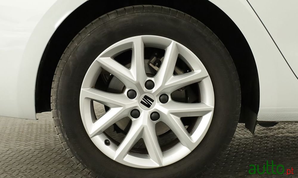 2024' SEAT Leon St photo #5