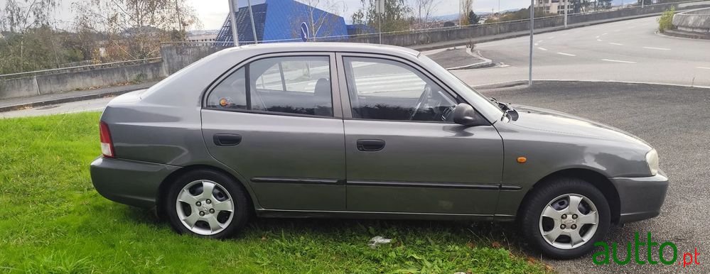 2002' Hyundai Accent 1.3 Gls photo #5