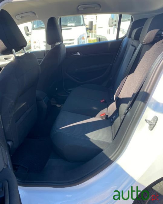 2016' Peugeot 308 photo #5