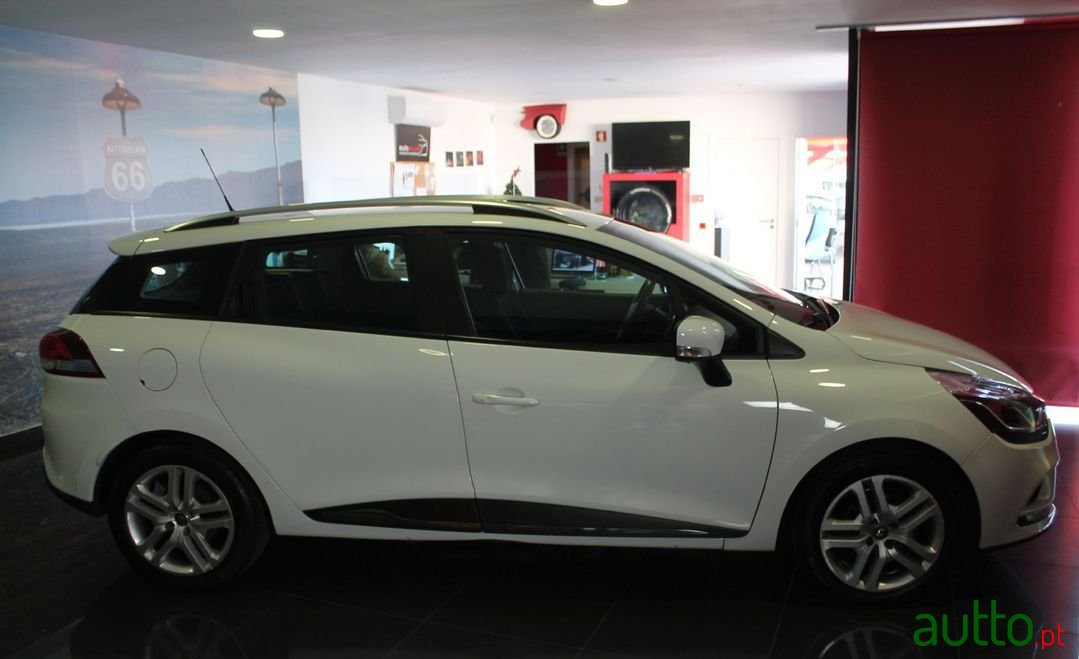2016' Renault Clio Sport Tourer photo #5
