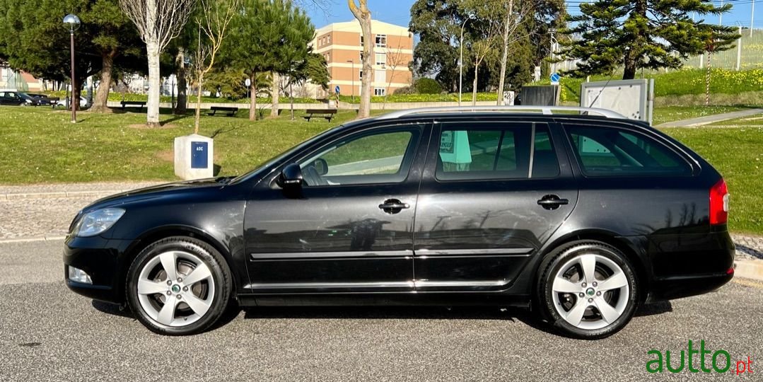 2010' Skoda Octavia Break photo #2