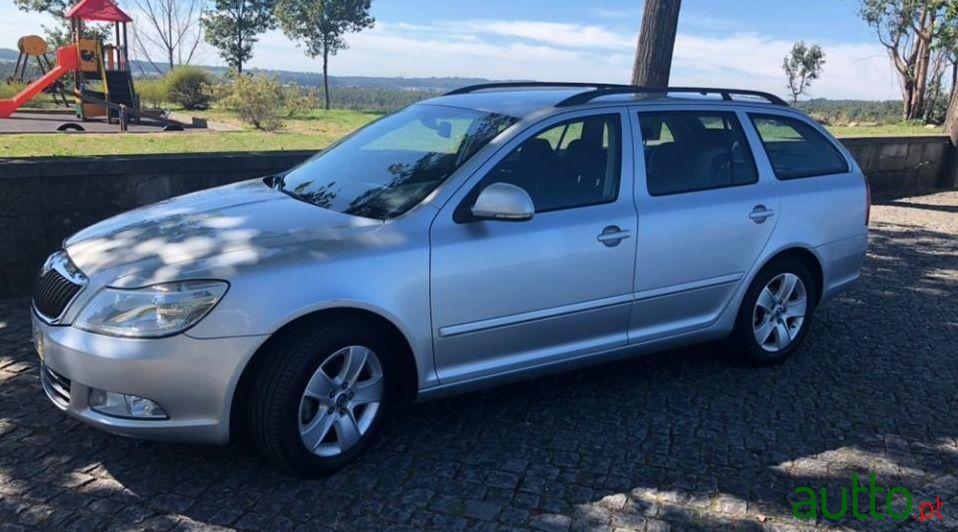 2011' Skoda Octavia Break photo #4