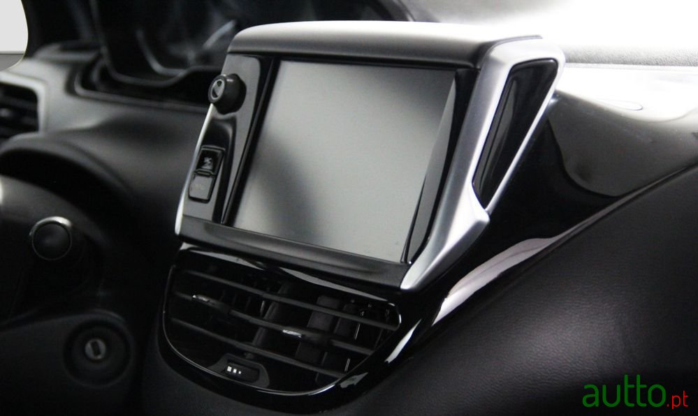 2017' Peugeot 208 photo #6