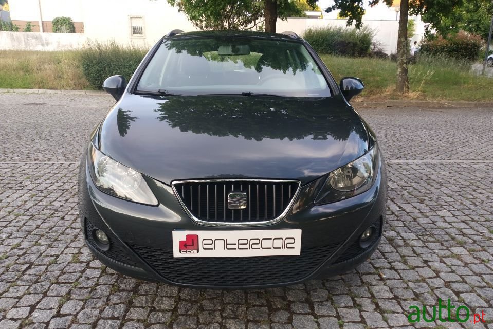 2011' SEAT Ibiza-St photo #2