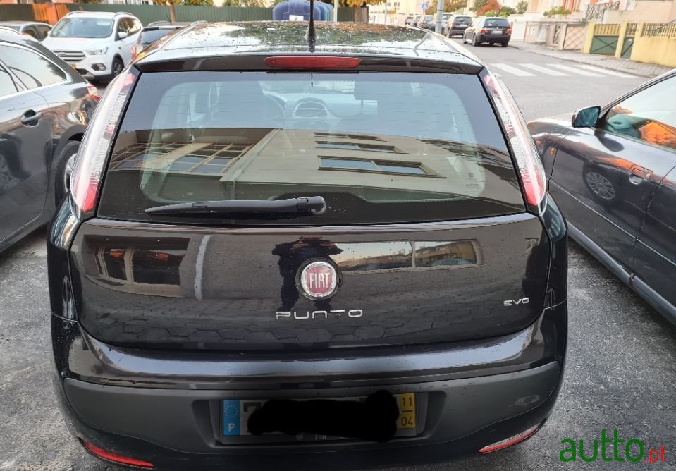 2011' Fiat Punto Evo photo #3