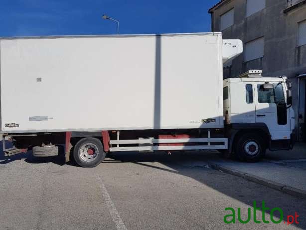 2005' Volvo photo #2